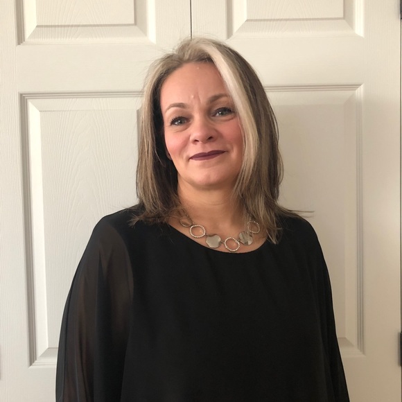 Meet your Posher, Lori - Picture 1 of 1